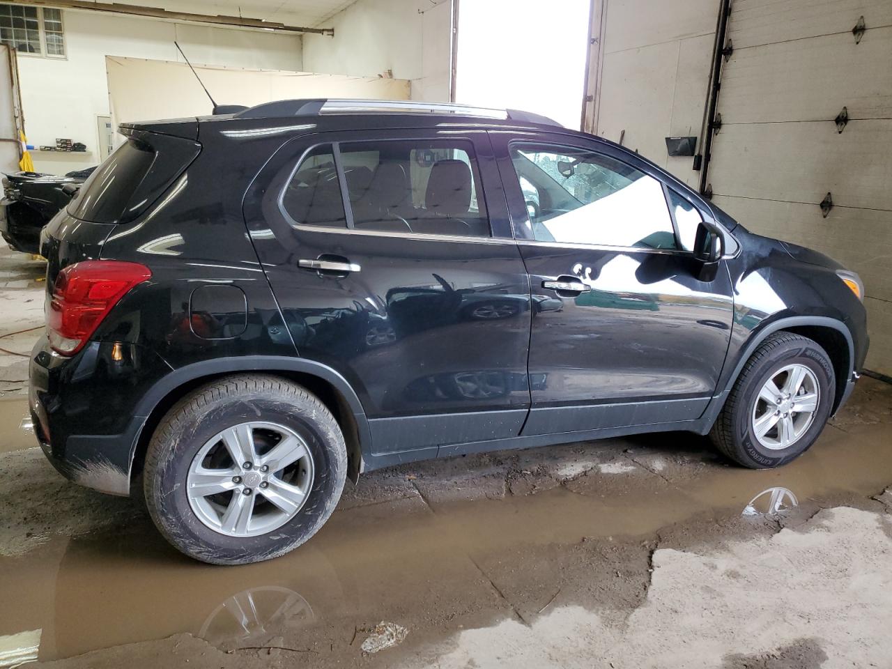 Photo 2 VIN: 3GNCJLSB6KL112907 - CHEVROLET TRAX 