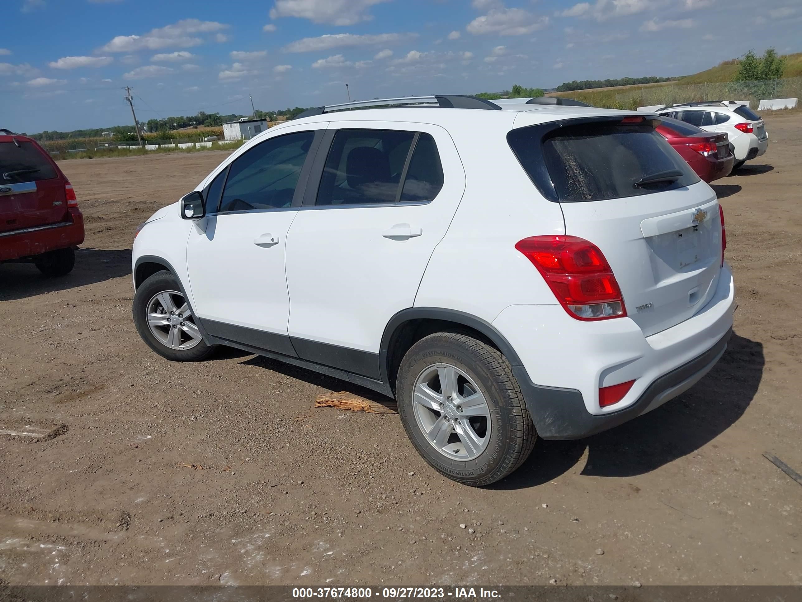 Photo 2 VIN: 3GNCJLSB6KL139895 - CHEVROLET TRAX 