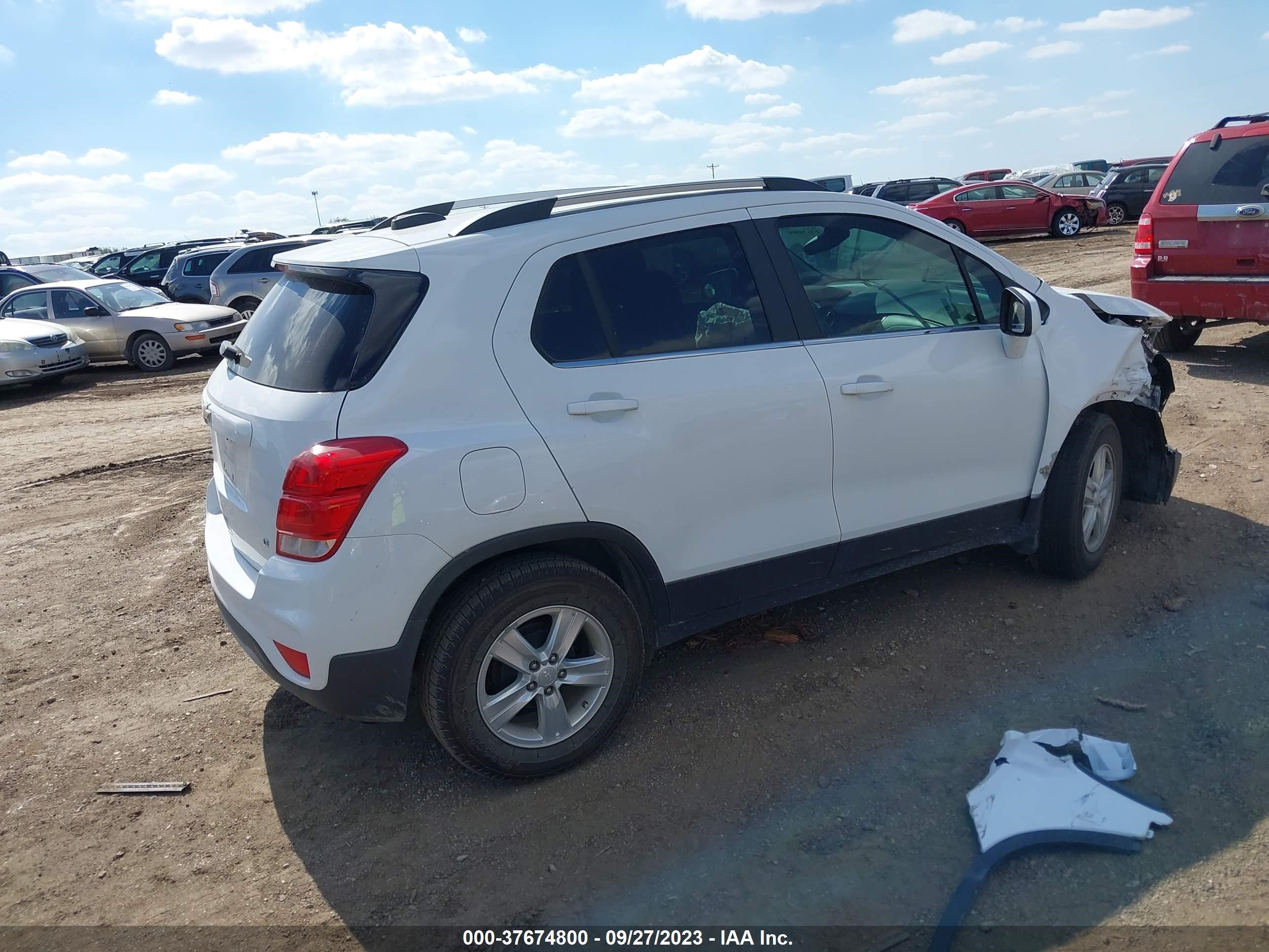 Photo 3 VIN: 3GNCJLSB6KL139895 - CHEVROLET TRAX 