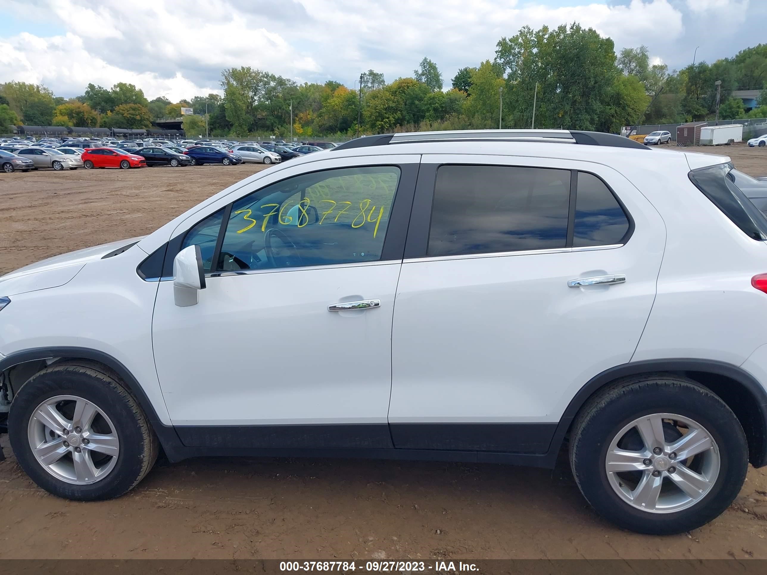 Photo 13 VIN: 3GNCJLSB6KL327994 - CHEVROLET TRAX 