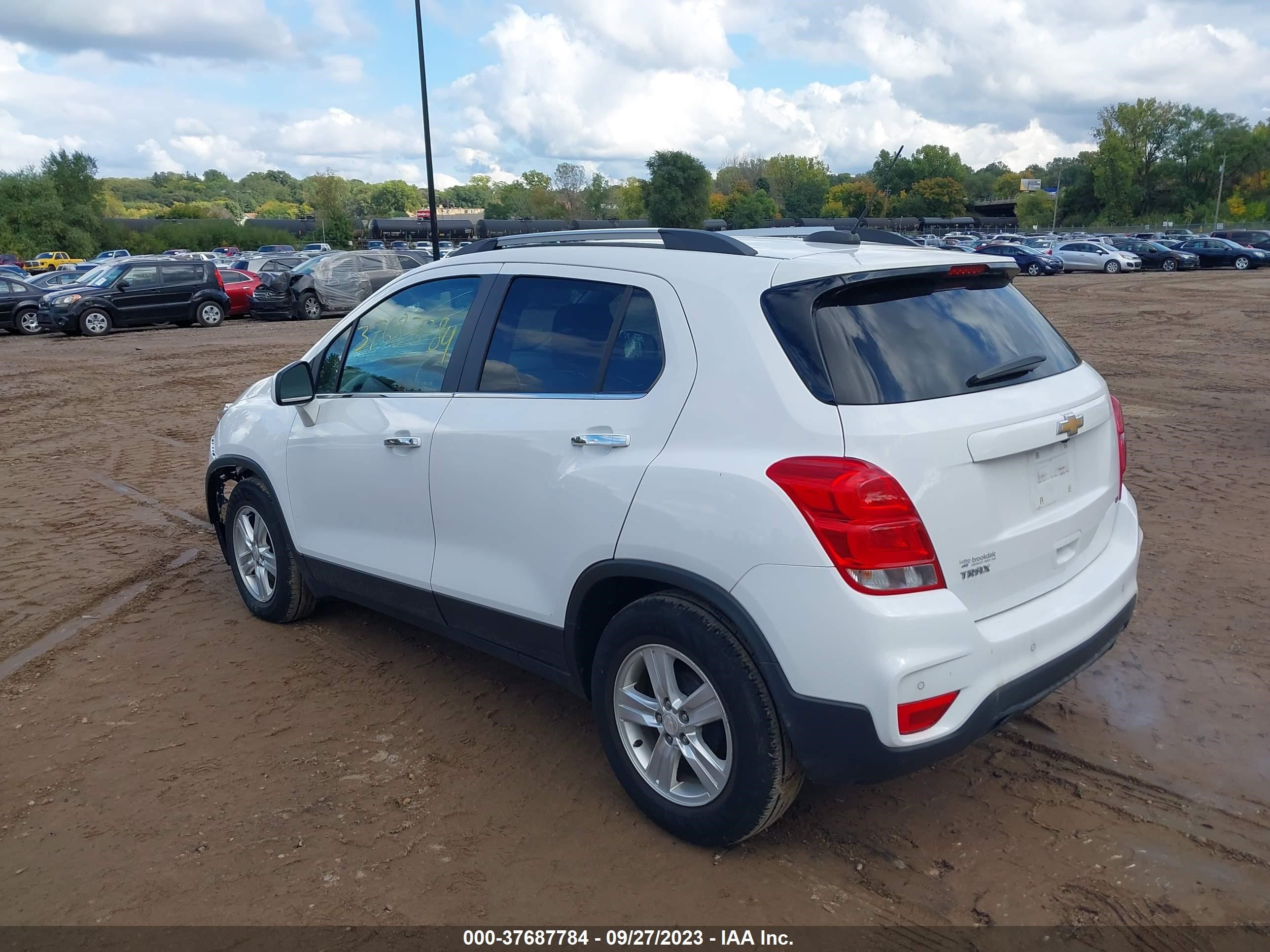 Photo 2 VIN: 3GNCJLSB6KL327994 - CHEVROLET TRAX 