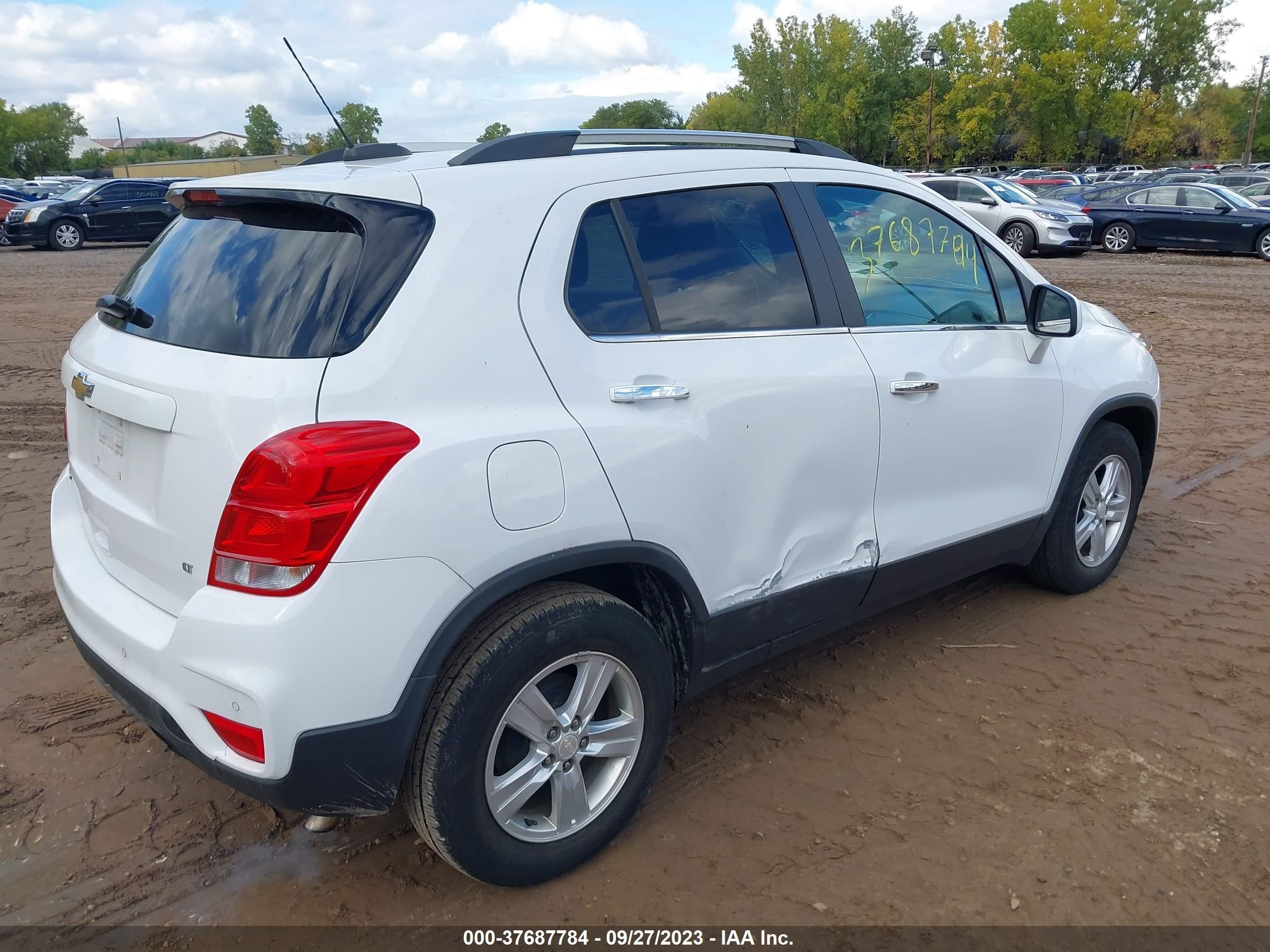 Photo 3 VIN: 3GNCJLSB6KL327994 - CHEVROLET TRAX 