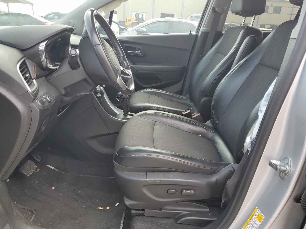 Photo 6 VIN: 3GNCJLSB6KL343564 - CHEVROLET TRAX 