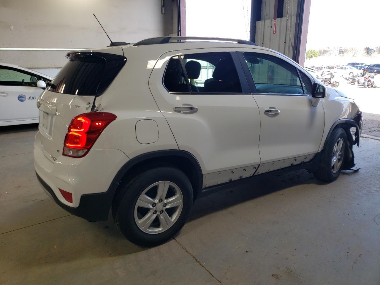 Photo 2 VIN: 3GNCJLSB6LL127473 - CHEVROLET TRAX 