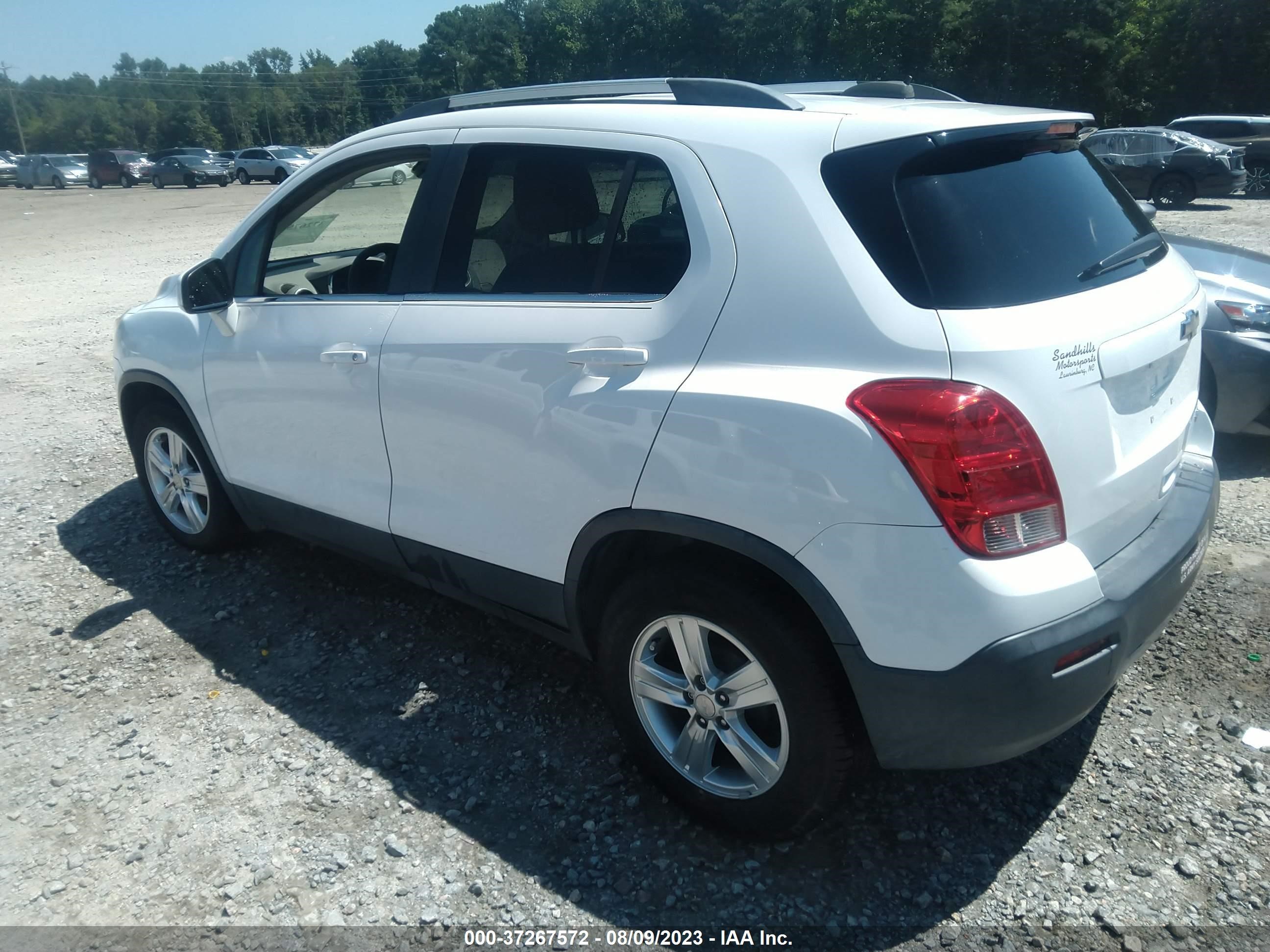 Photo 2 VIN: 3GNCJLSB7GL166577 - CHEVROLET TRAX 