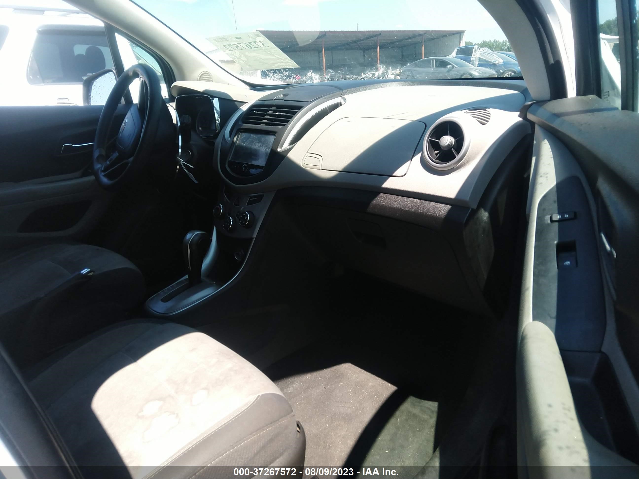 Photo 4 VIN: 3GNCJLSB7GL166577 - CHEVROLET TRAX 