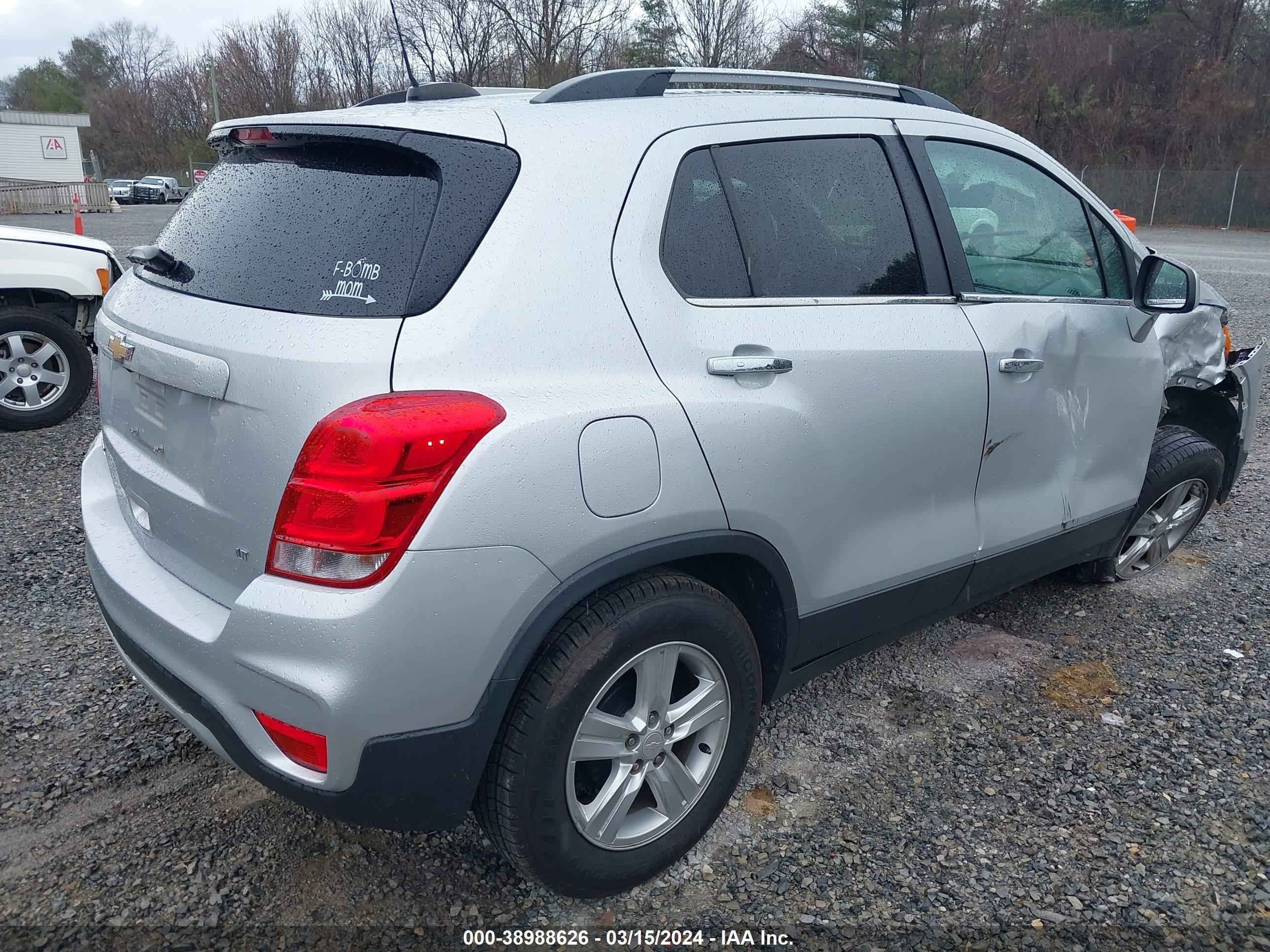 Photo 3 VIN: 3GNCJLSB7JL148278 - CHEVROLET TRAX 