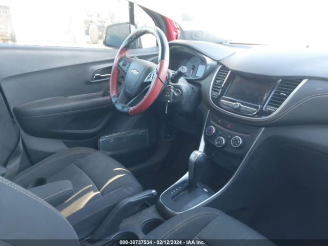 Photo 4 VIN: 3GNCJLSB7JL264502 - CHEVROLET TRAX 