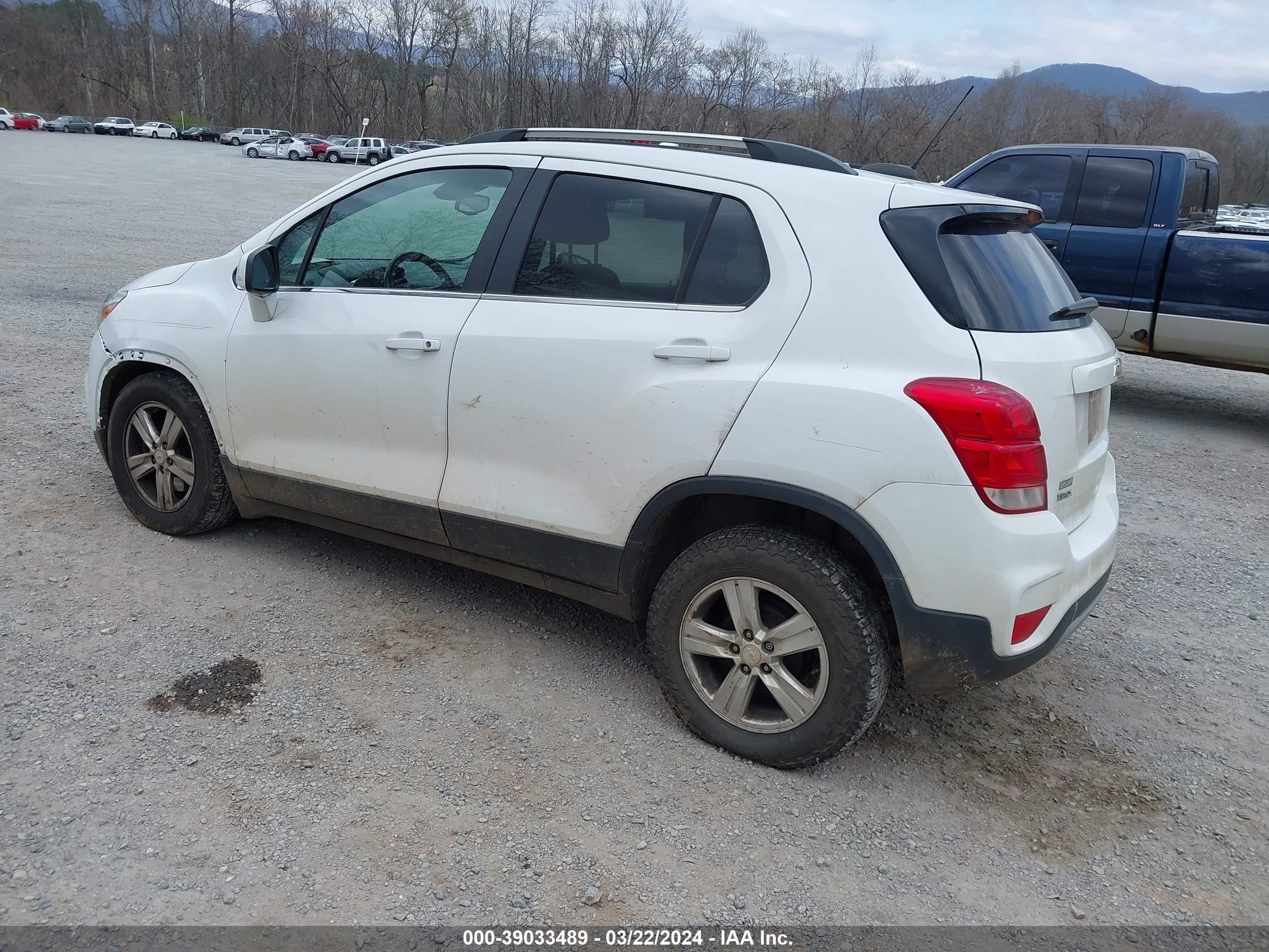 Photo 2 VIN: 3GNCJLSB7LL283019 - CHEVROLET TRAX 