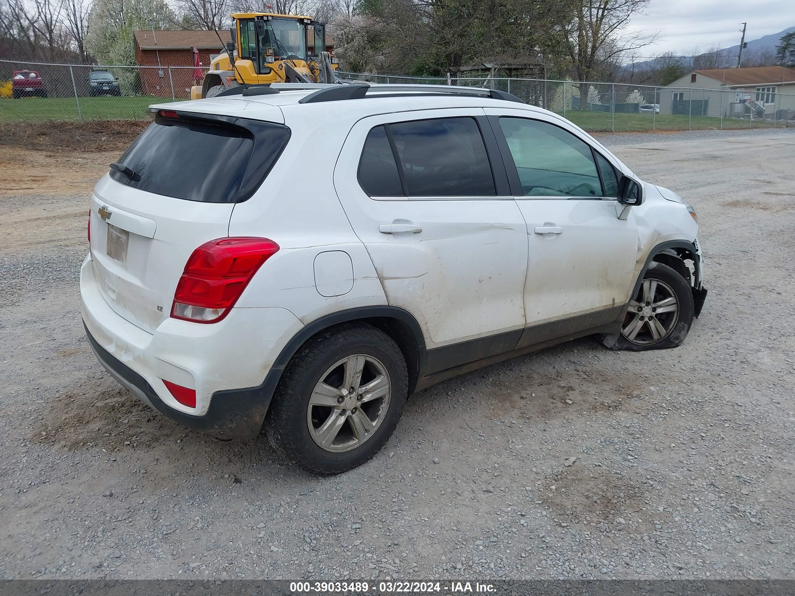 Photo 3 VIN: 3GNCJLSB7LL283019 - CHEVROLET TRAX 