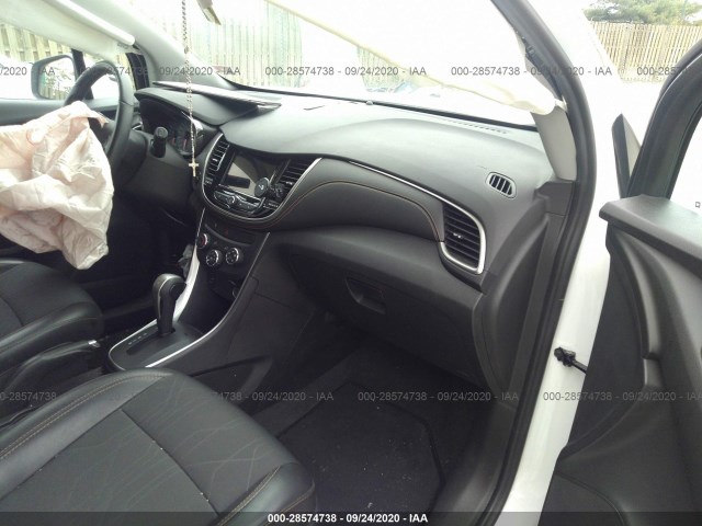 Photo 4 VIN: 3GNCJLSB8JL180348 - CHEVROLET TRAX 