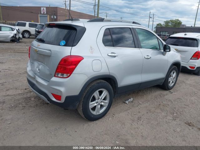 Photo 3 VIN: 3GNCJLSB8JL321337 - CHEVROLET TRAX 