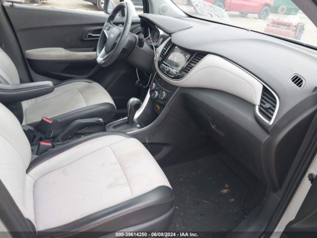 Photo 4 VIN: 3GNCJLSB8JL321337 - CHEVROLET TRAX 