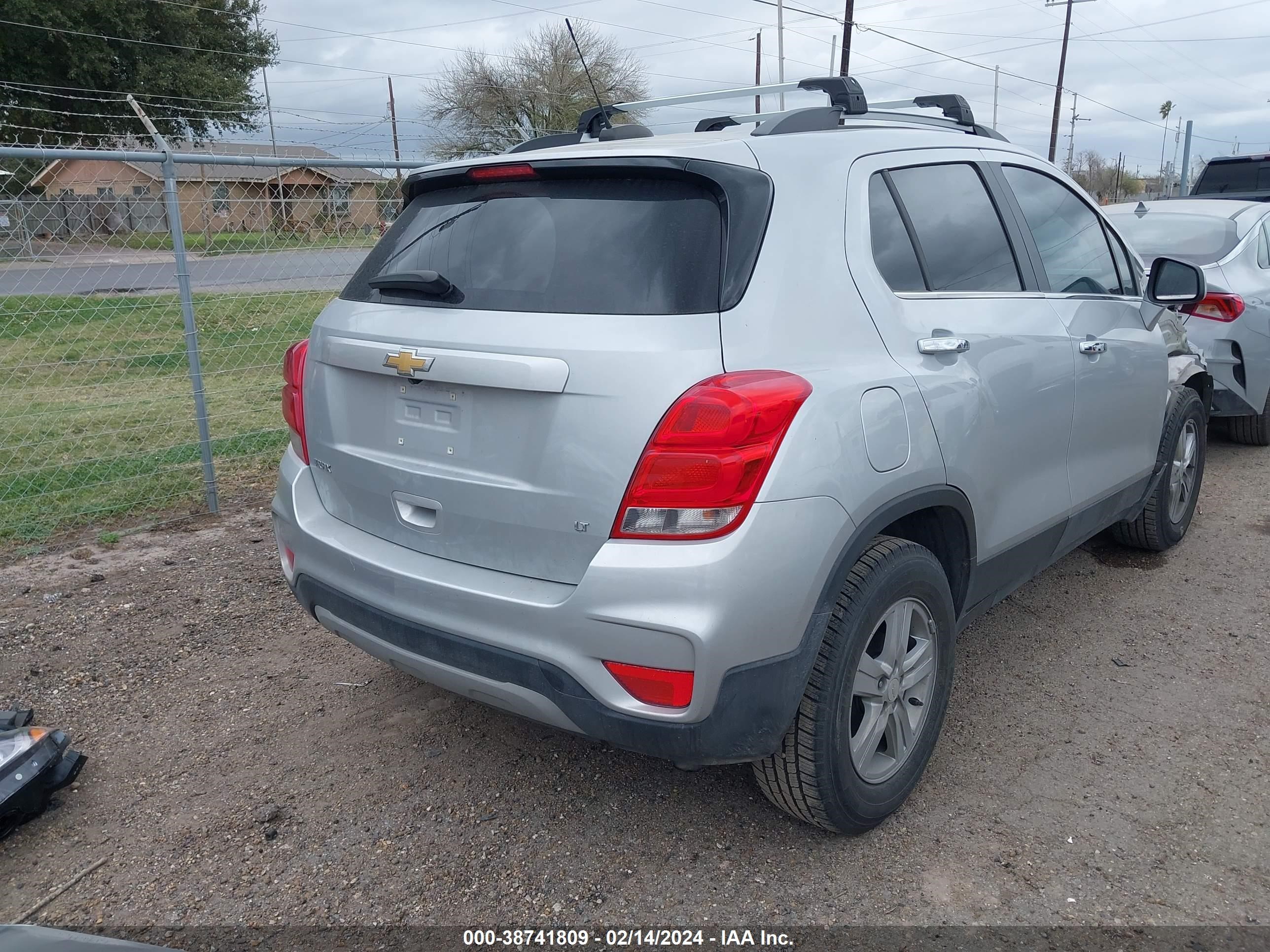 Photo 3 VIN: 3GNCJLSB8LL214646 - CHEVROLET TRAX 