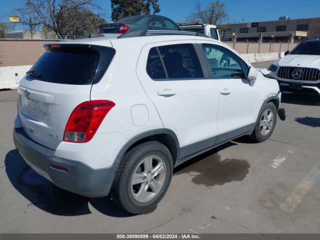 Photo 3 VIN: 3GNCJLSB9GL235561 - CHEVROLET TRAX 