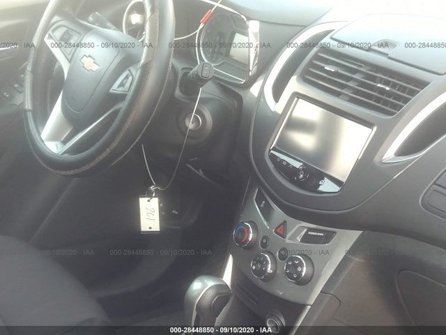 Photo 4 VIN: 3GNCJLSB9GL249007 - CHEVROLET TRAX 