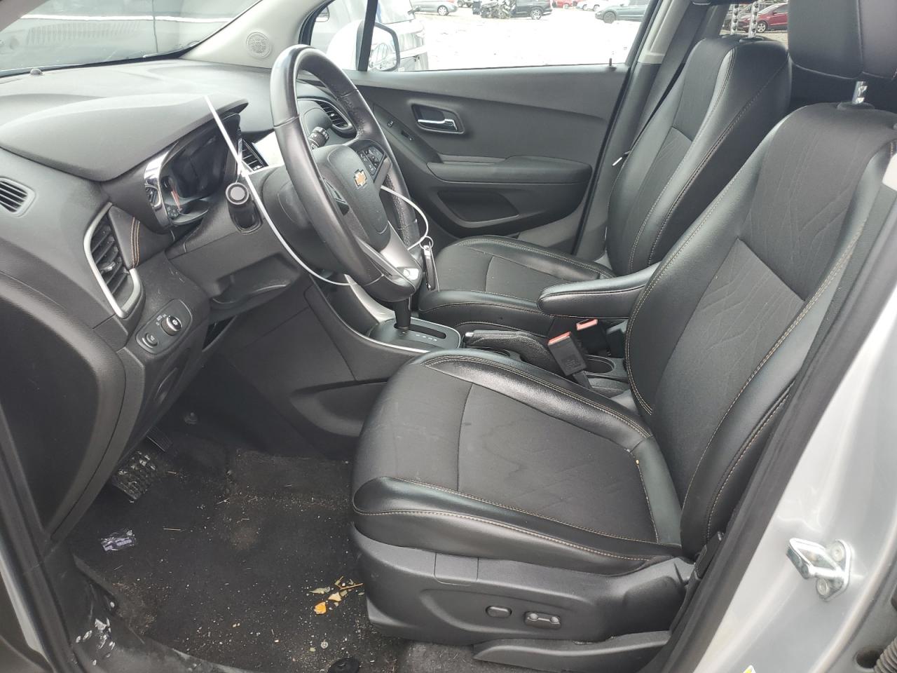 Photo 6 VIN: 3GNCJLSB9JL174915 - CHEVROLET TRAX 