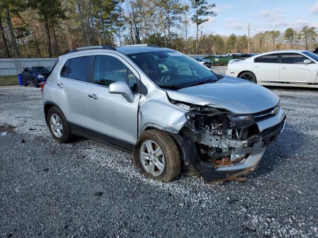 Photo 3 VIN: 3GNCJLSB9JL415761 - CHEVROLET TRAX 