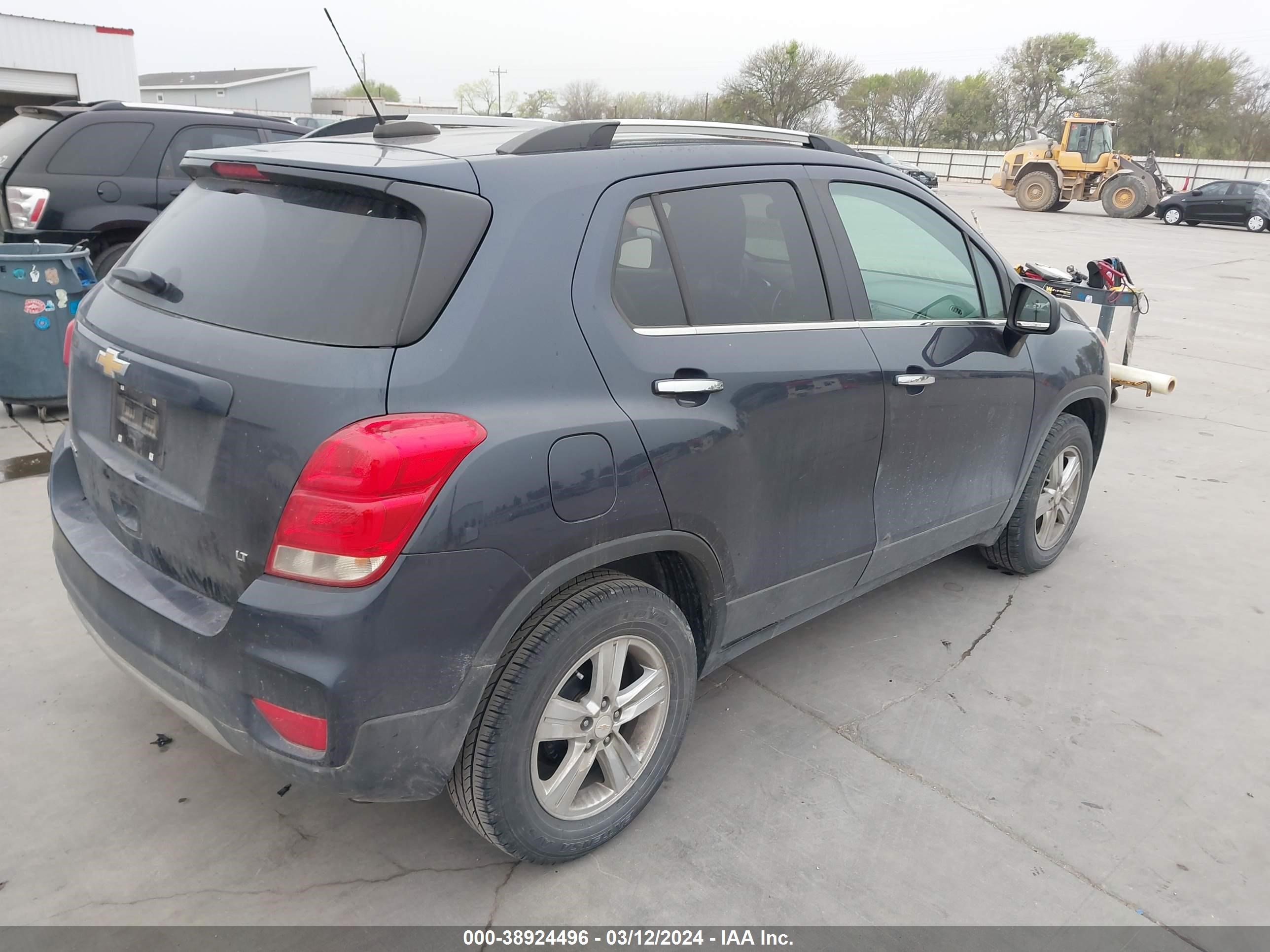 Photo 3 VIN: 3GNCJLSB9KL185057 - CHEVROLET TRAX 