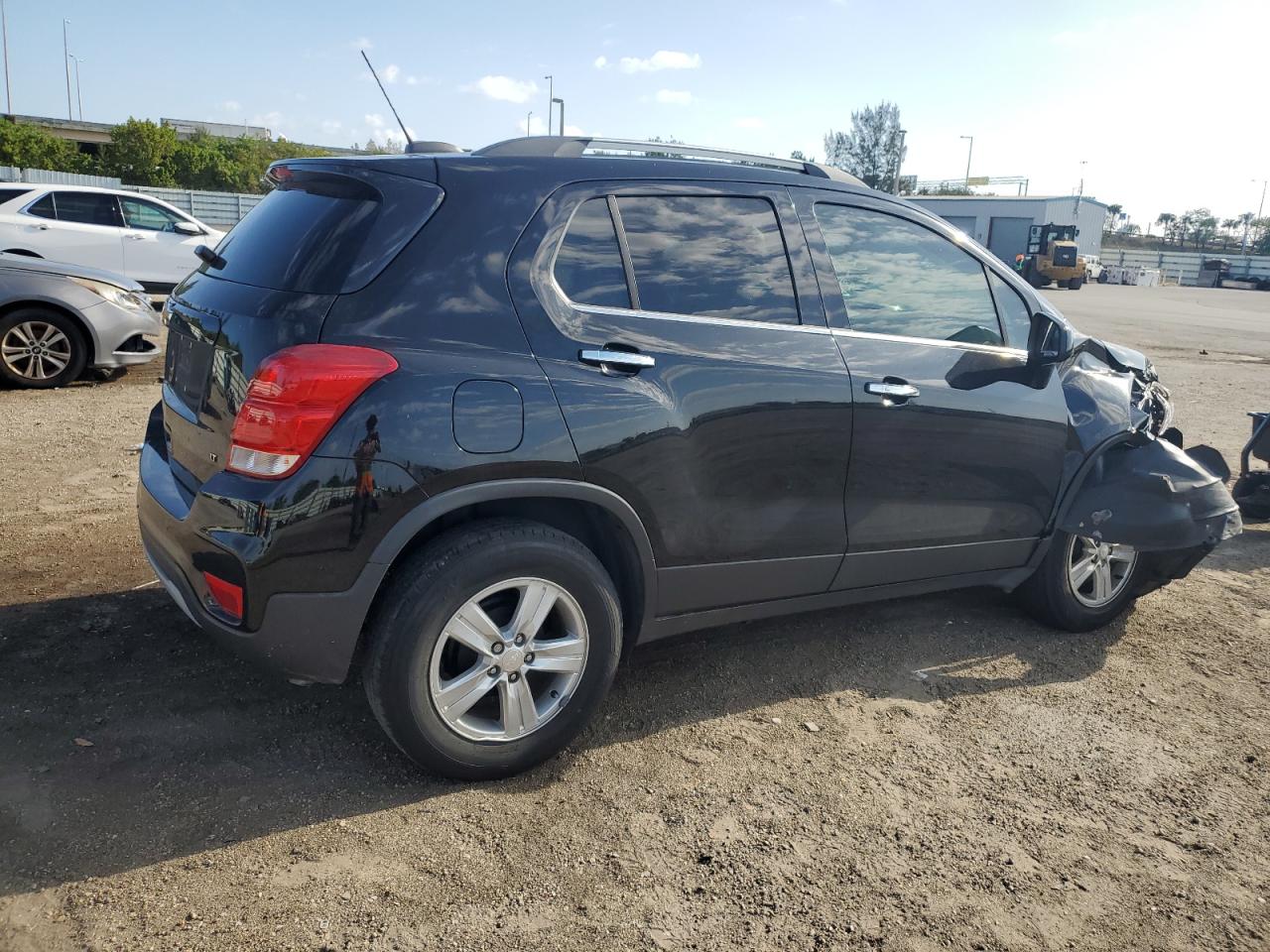 Photo 2 VIN: 3GNCJLSB9LL333807 - CHEVROLET TRAX 