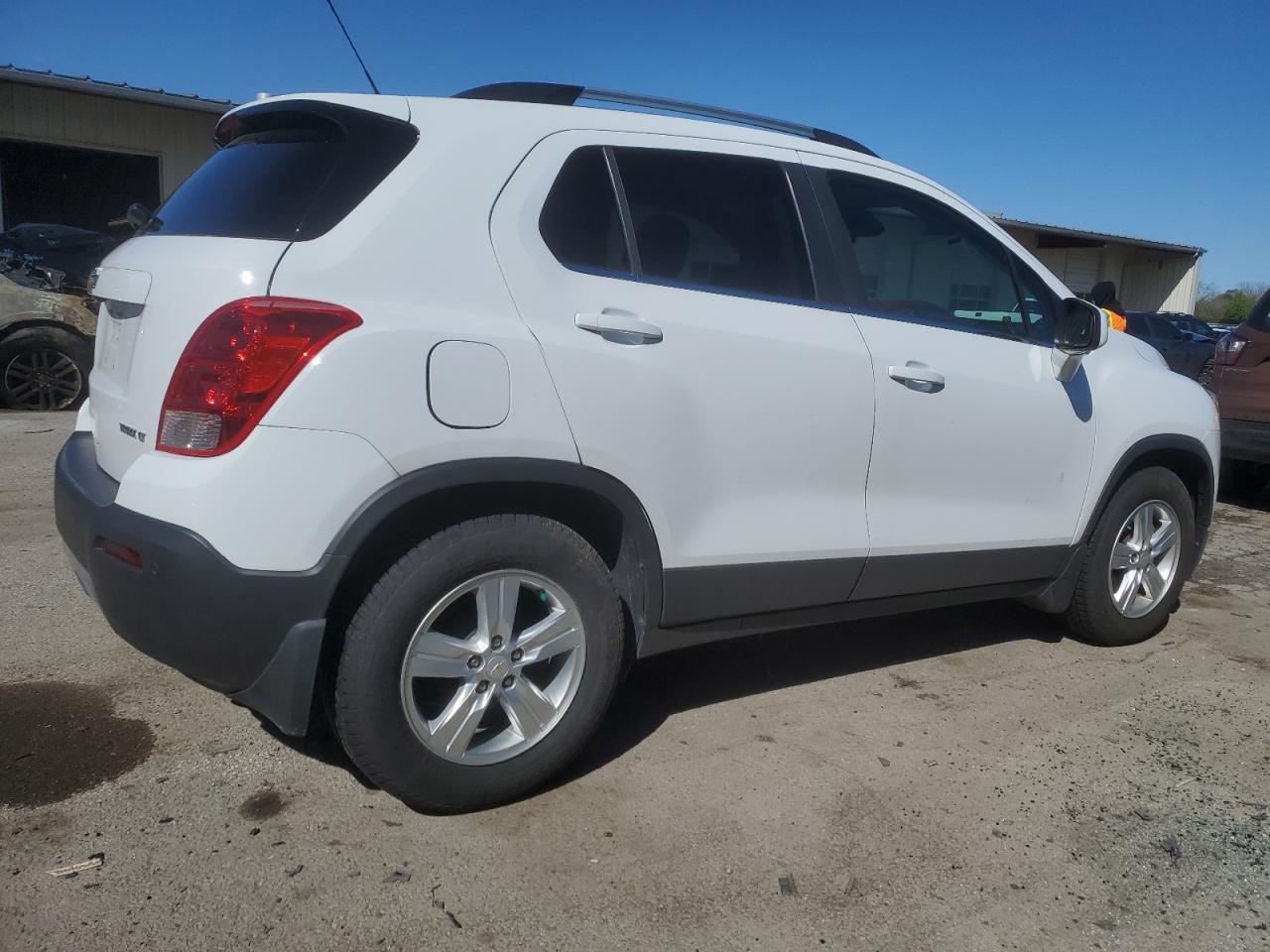 Photo 2 VIN: 3GNCJLSBXGL272313 - CHEVROLET TRAX 