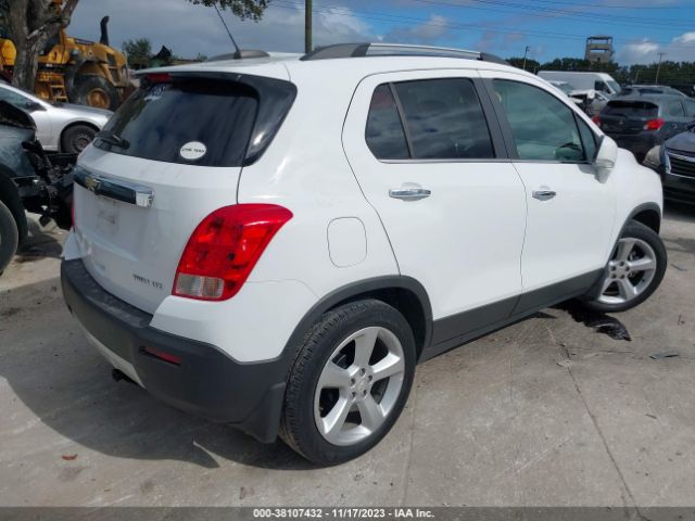 Photo 3 VIN: 3GNCJMSB1GL275302 - CHEVROLET TRAX 