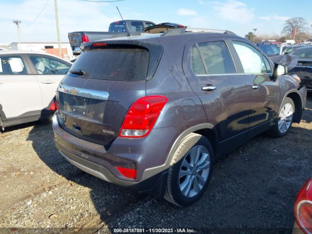 Photo 3 VIN: 3GNCJMSB8JL205979 - CHEVROLET TRAX 