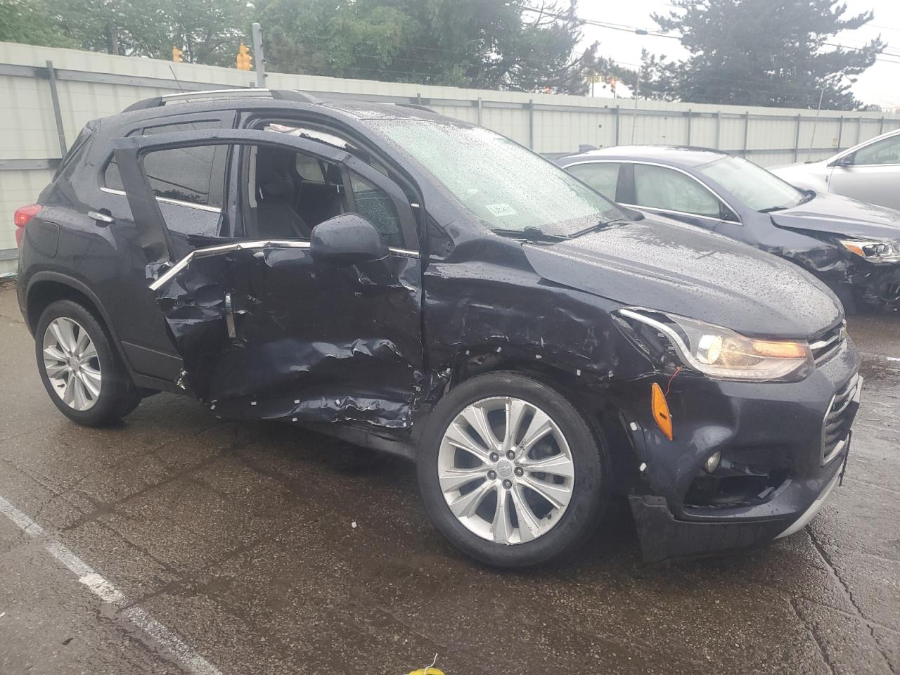 Photo 3 VIN: 3GNCJMSB9KL144644 - CHEVROLET TRAX 