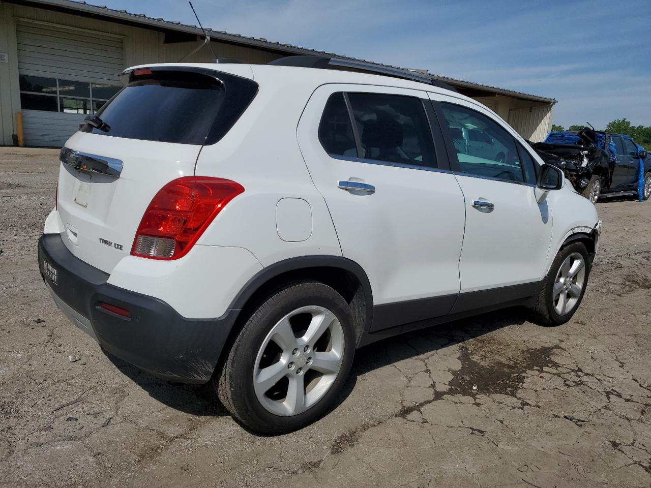 Photo 2 VIN: 3GNCJNSB5FL172114 - CHEVROLET TRAX 