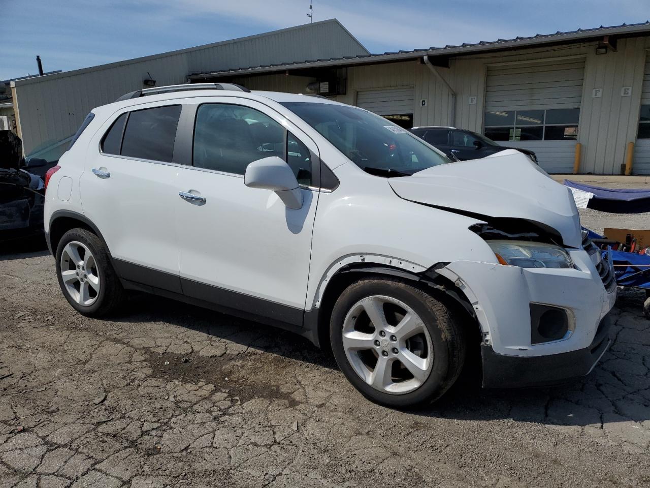 Photo 3 VIN: 3GNCJNSB5FL172114 - CHEVROLET TRAX 