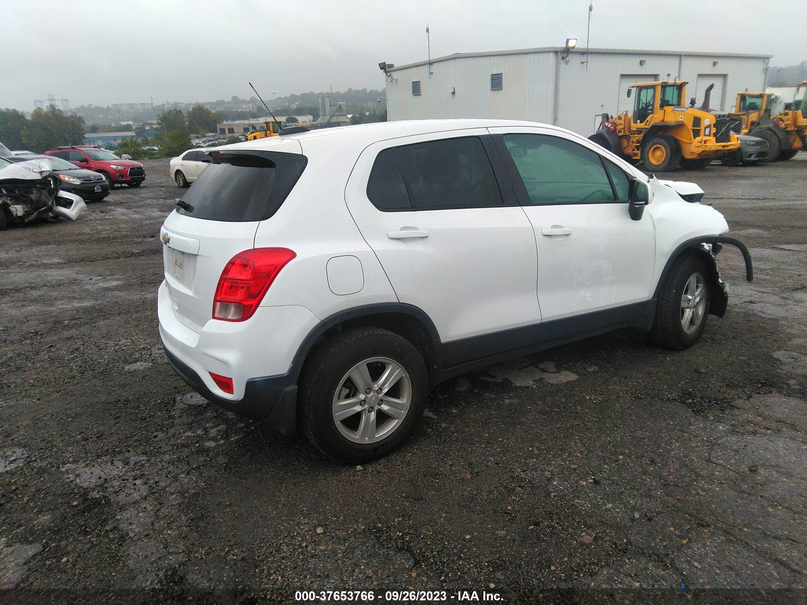 Photo 3 VIN: 3GNCJNSB5KL322247 - CHEVROLET TRAX 