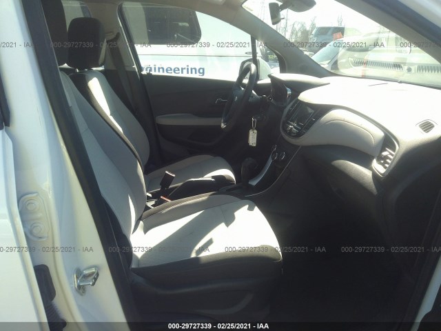 Photo 4 VIN: 3GNCJNSB5KL330297 - CHEVROLET TRAX 