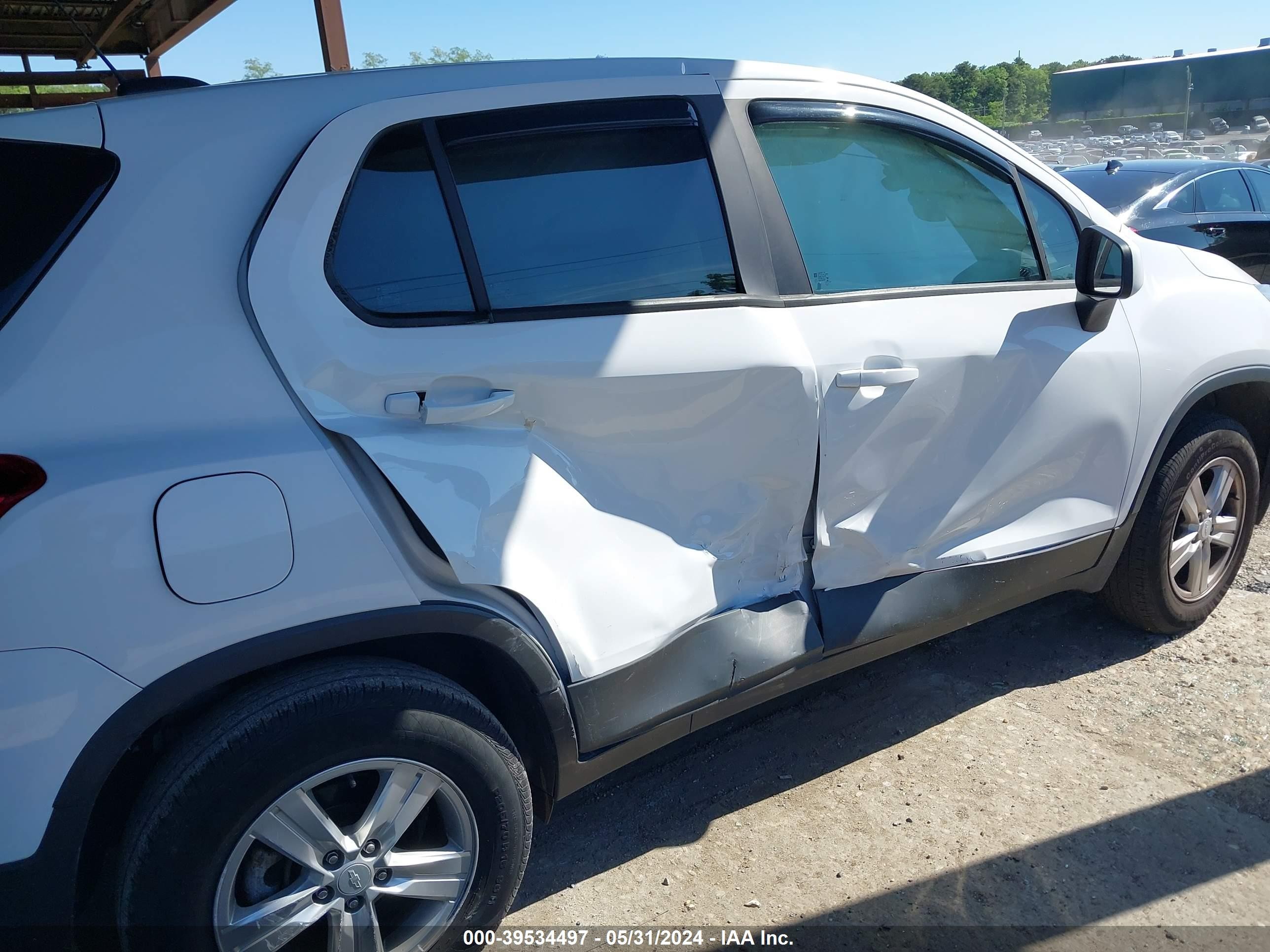 Photo 5 VIN: 3GNCJNSB7JL366782 - CHEVROLET TRAX 