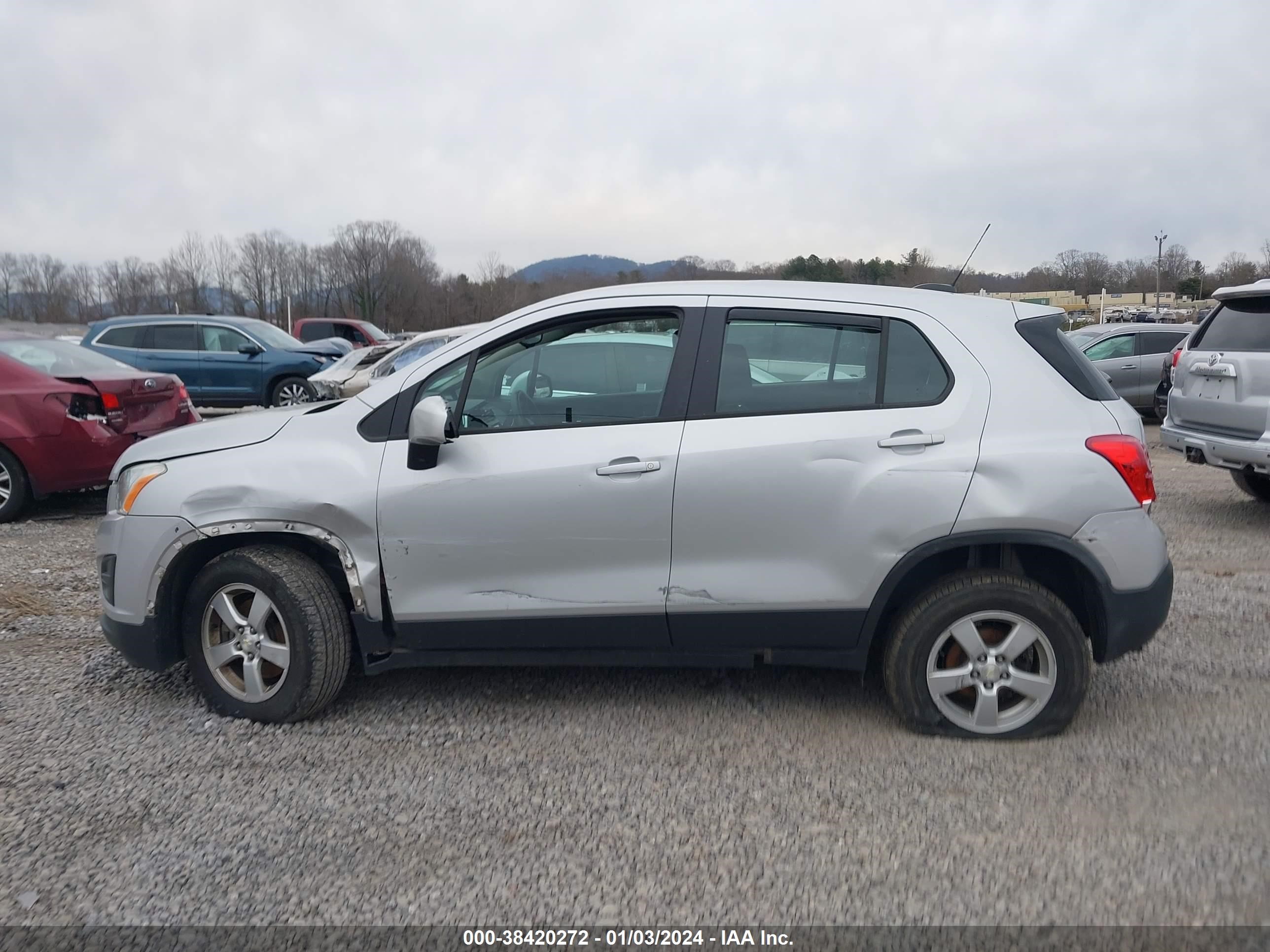 Photo 13 VIN: 3GNCJNSBXGL259749 - CHEVROLET TRAX 