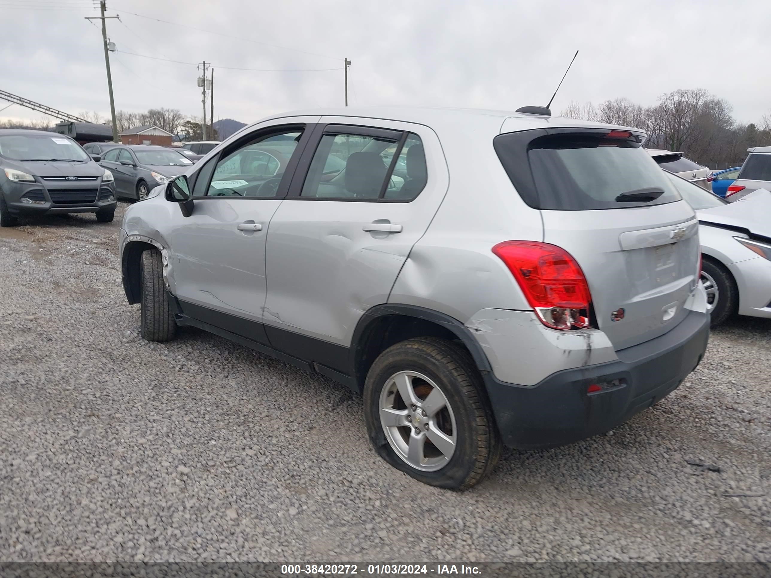 Photo 2 VIN: 3GNCJNSBXGL259749 - CHEVROLET TRAX 