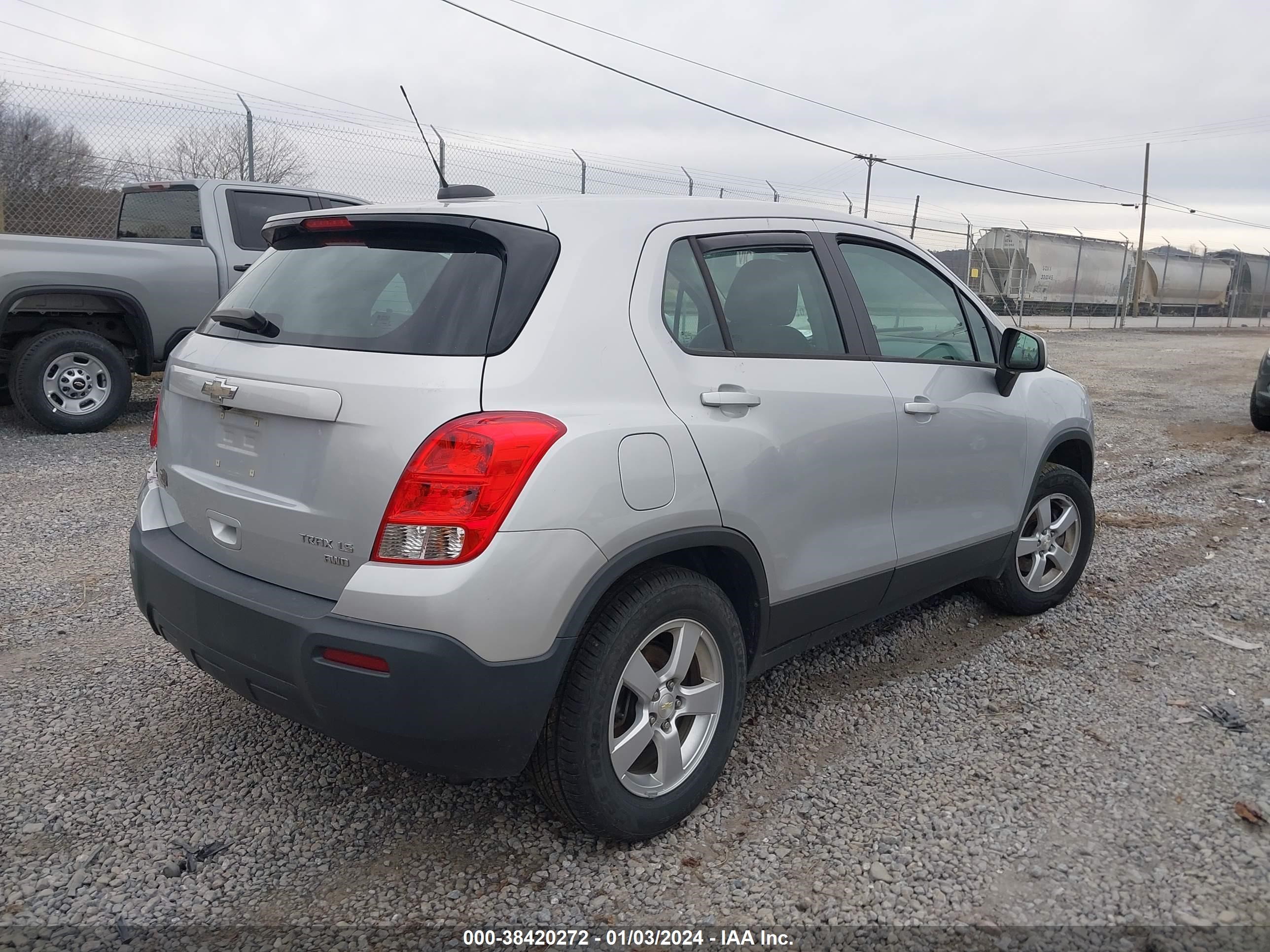 Photo 3 VIN: 3GNCJNSBXGL259749 - CHEVROLET TRAX 