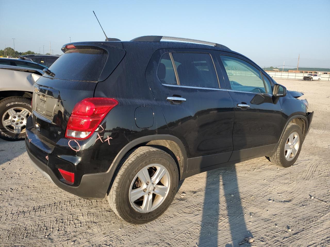 Photo 2 VIN: 3GNCJPSB0HL279148 - CHEVROLET TRAX 