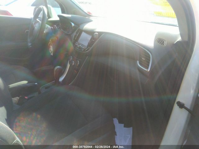 Photo 4 VIN: 3GNCJPSB1HL148424 - CHEVROLET TRAX 