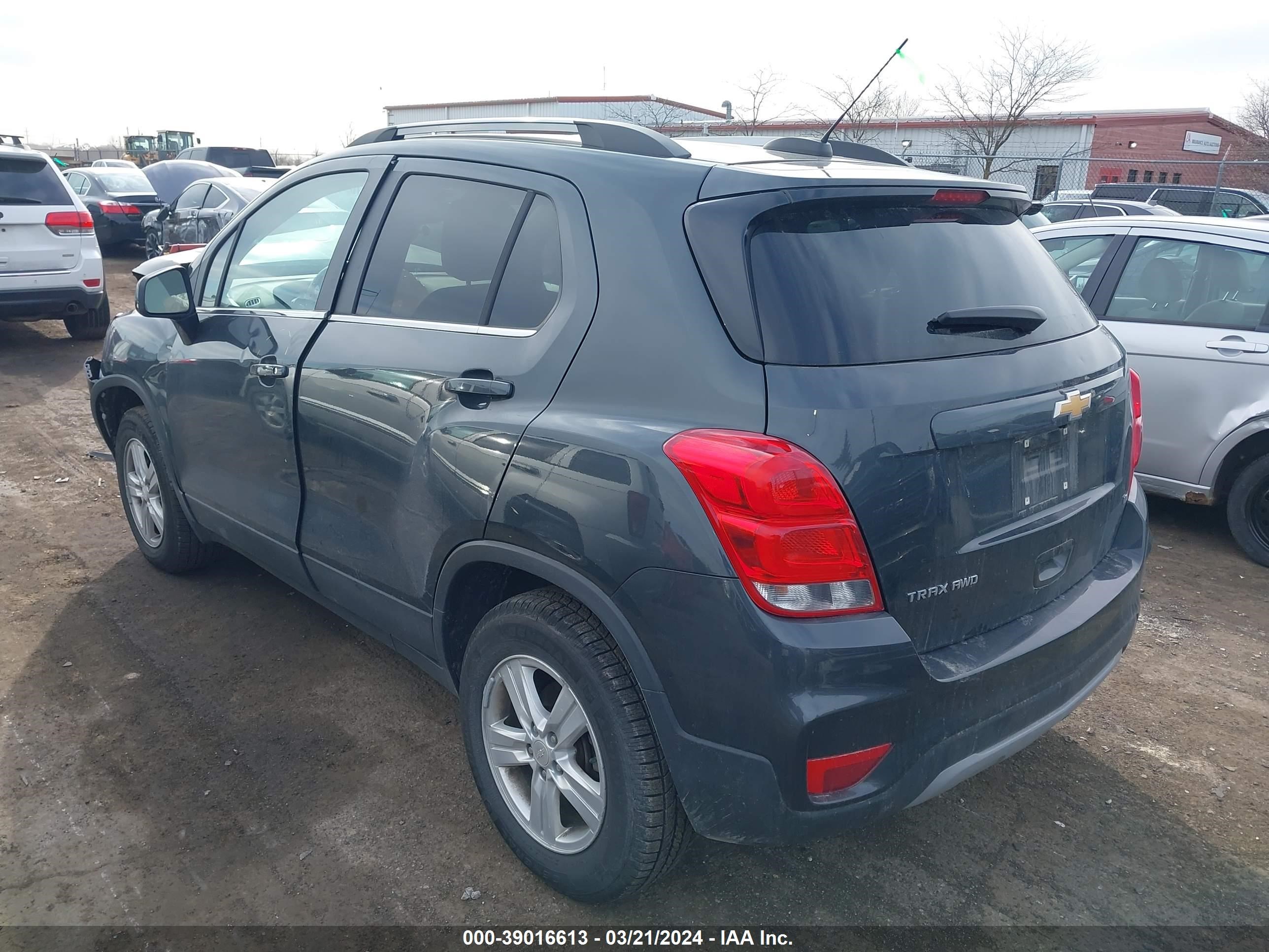 Photo 2 VIN: 3GNCJPSB4JL287758 - CHEVROLET TRAX 