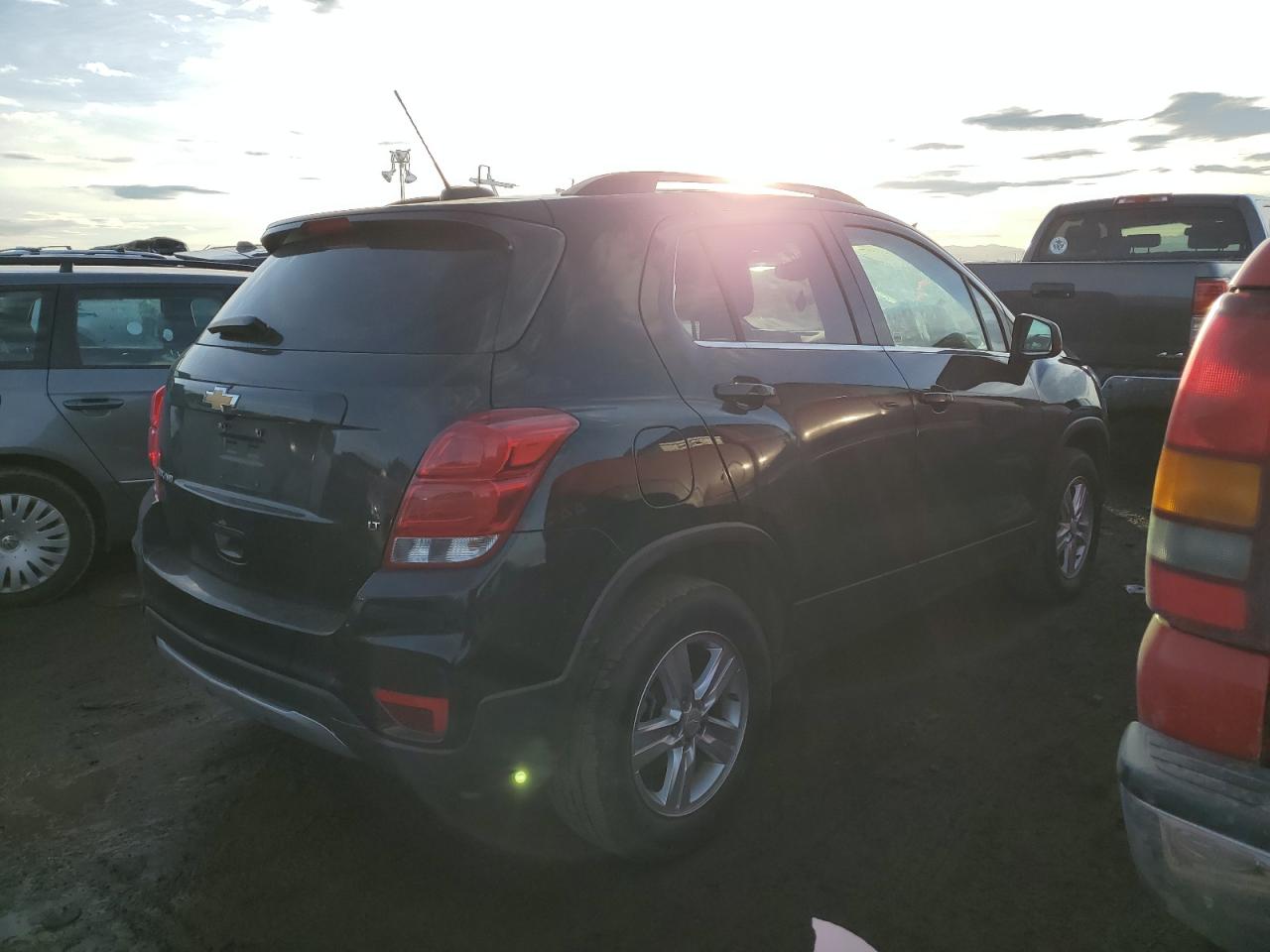 Photo 2 VIN: 3GNCJPSB6JL229196 - CHEVROLET TRAX 