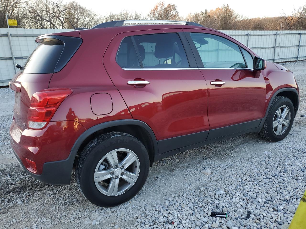 Photo 2 VIN: 3GNCJPSB6JL229490 - CHEVROLET TRAX 