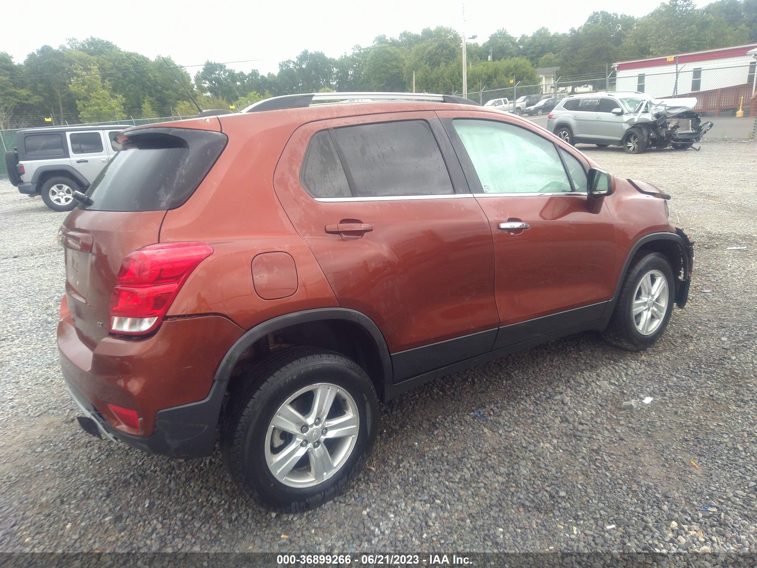 Photo 3 VIN: 3GNCJPSB6KL286399 - CHEVROLET TRAX 