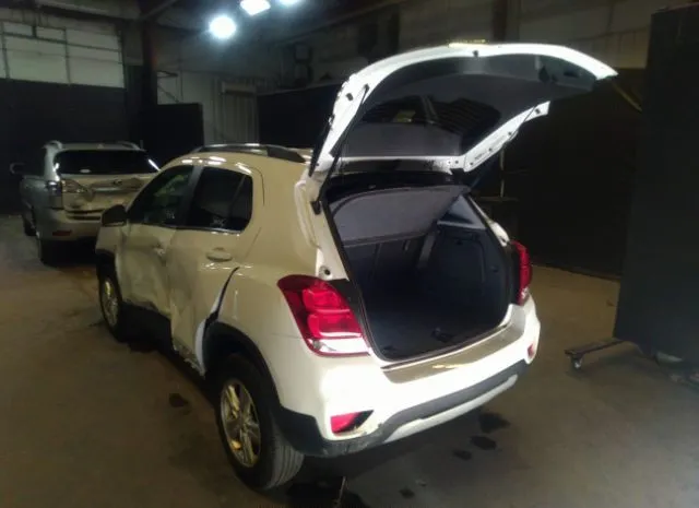 Photo 2 VIN: 3GNCJPSB7KL381067 - CHEVROLET TRAX 