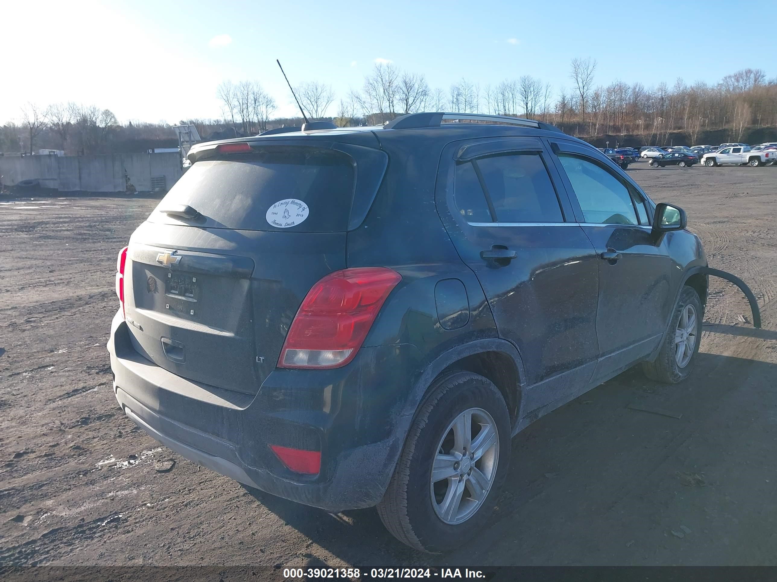 Photo 3 VIN: 3GNCJPSB8LL183874 - CHEVROLET TRAX 