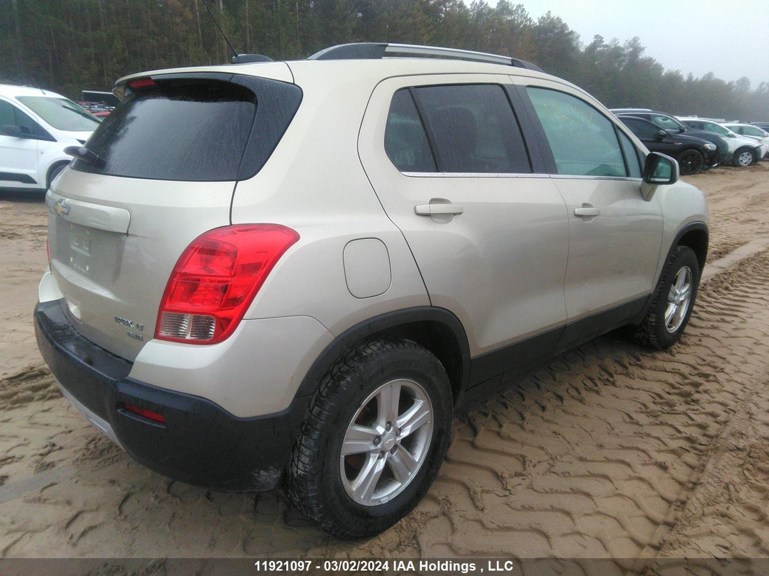 Photo 3 VIN: 3GNCJRSB2FL153933 - CHEVROLET TRAX 