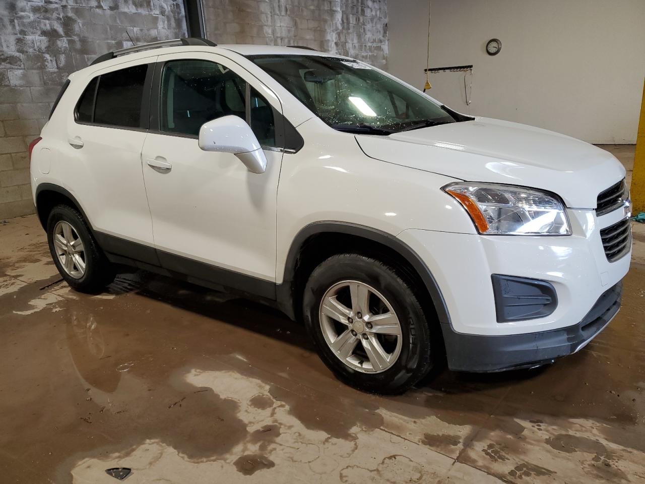 Photo 3 VIN: 3GNCJRSB2FL255118 - CHEVROLET TRAX 