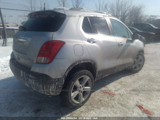 Photo 3 VIN: 3GNCJRSB2GL173939 - CHEVROLET TRAX 