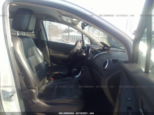 Photo 4 VIN: 3GNCJRSB2GL173939 - CHEVROLET TRAX 