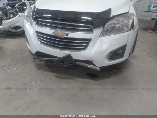 Photo 5 VIN: 3GNCJRSB2GL253581 - CHEVROLET TRAX 