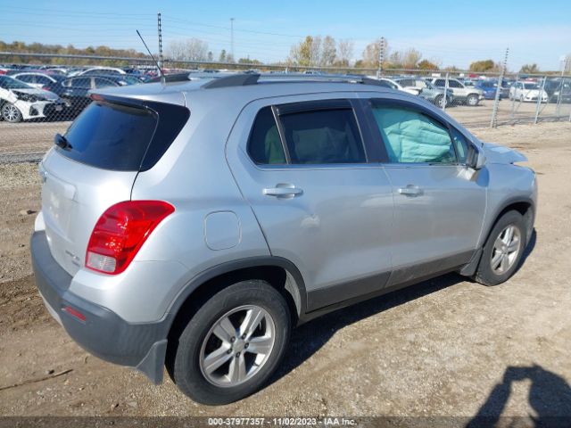 Photo 3 VIN: 3GNCJRSB7FL184840 - CHEVROLET TRAX 